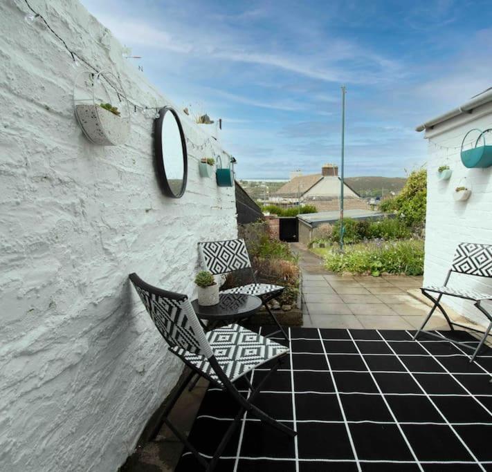 Ty Glas, Fishguard, Ideal For Beach, Coastal Path And Town! Holiday home Fishguard