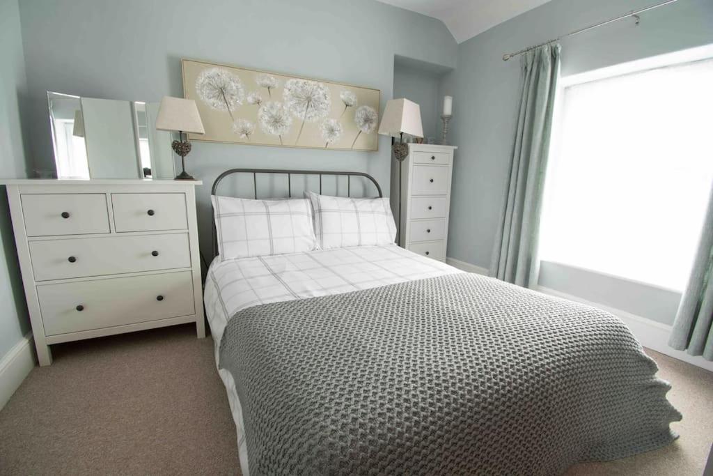 Ty Glas, Fishguard, Ideal For Beach, Coastal Path And Town! *
