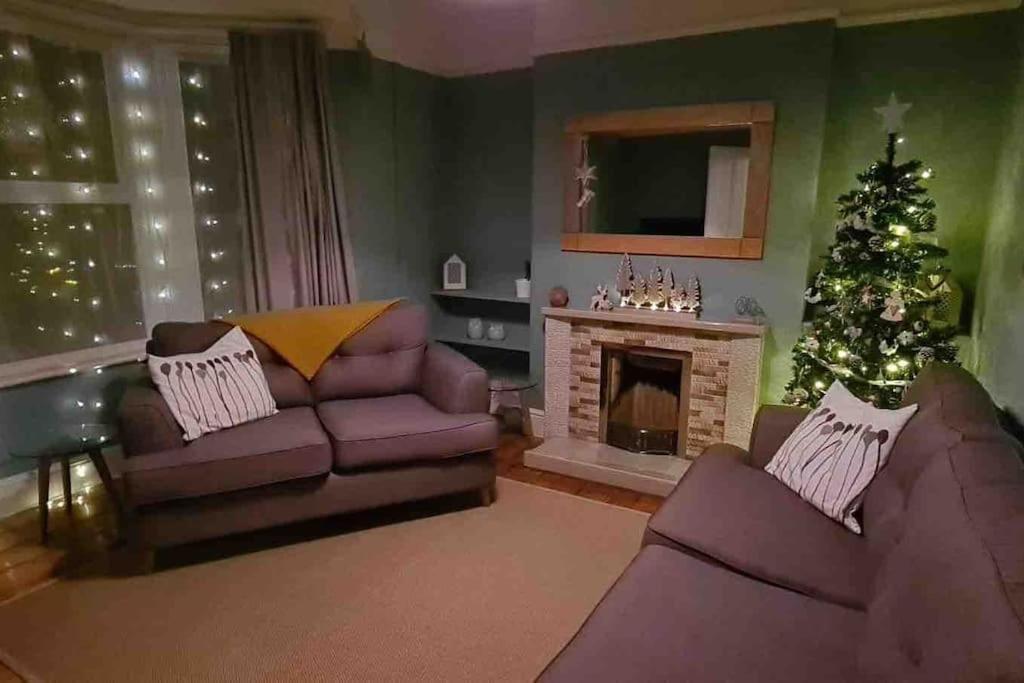 Ty Glas, Fishguard, Ideal For Beach, Coastal Path And Town! Holiday home