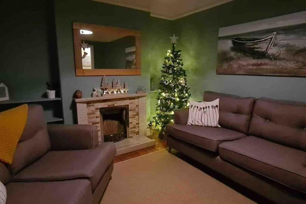 Ty Glas, Fishguard, Ideal For Beach, Coastal Path And Town! Holiday home Fishguard